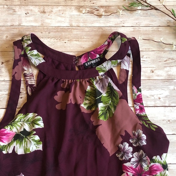 Express Cutout Tank Top - Picture 2 of 10